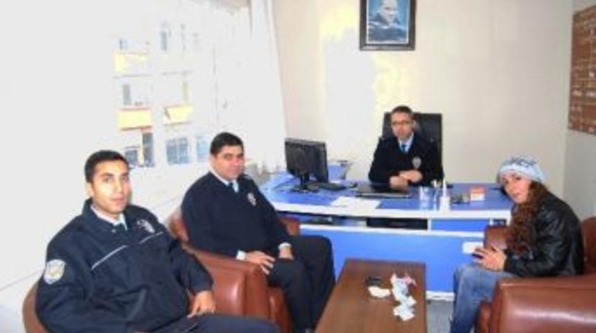 (&ouml;zel Haber) Pazarda Bulduğu Altınları Polise Teslim Etti