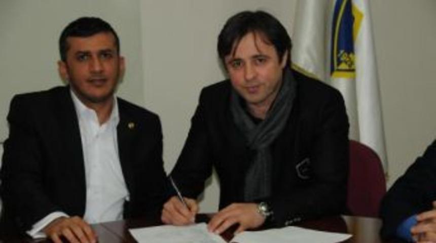 Bucaspor Bahadır'la Imzaladı