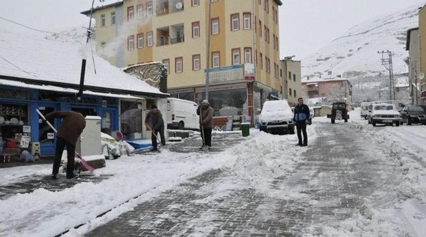 G&uuml;r&uuml;n&rsquo;de Karla M&uuml;cadele &Ccedil;alışmaları S&uuml;r&uuml;yor