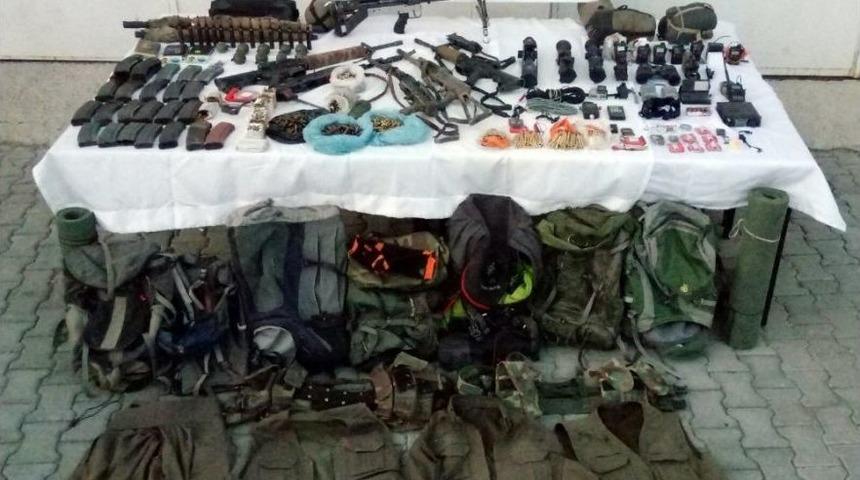 Etkisiz Hale Getirilen Ter&ouml;ristlerin &Uuml;zerinden Cephanelik &Ccedil;ıktı