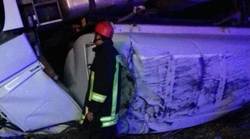 Yakıt Dolu Tanker Devrildi: 1 Yaralı