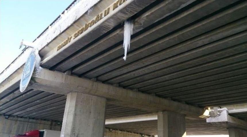 Buz Sarkıtları Tehlike Sa&ccedil;ıyor