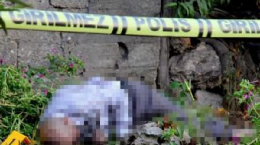 Evinin Bah&ccedil;esinde &Ouml;l&uuml; Bulundu