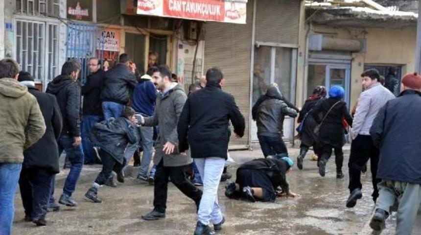 Paris'te &Ouml;ld&uuml;r&uuml;len Pkk'lı 3 Kadın Anmasına Polis M&uuml;dahalesi