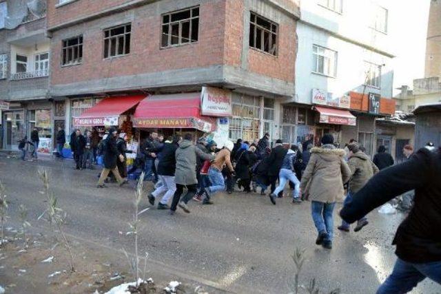 Paris te &Ouml;ld&uuml;r&uuml;len Pkk lı 3 Kadın Anmasına Polis M&uuml;dahalesi 1