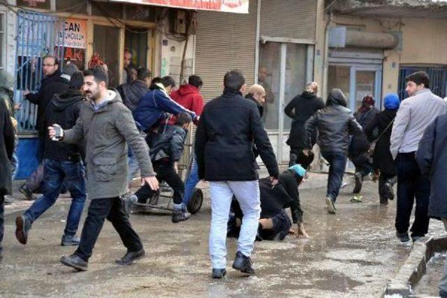 Paris te &Ouml;ld&uuml;r&uuml;len Pkk lı 3 Kadın Anmasına Polis M&uuml;dahalesi 3