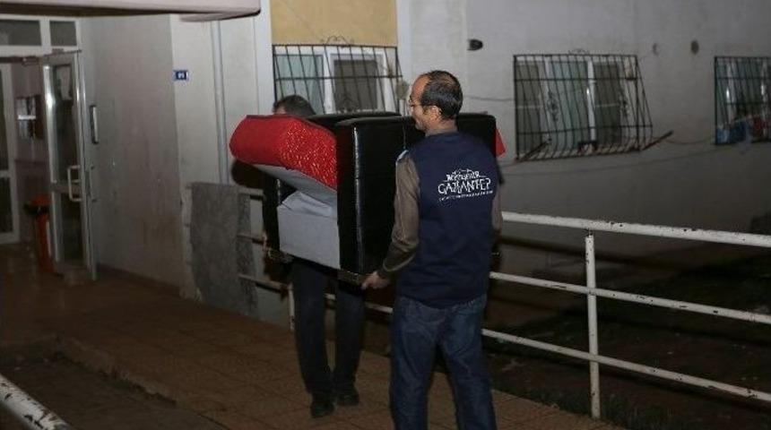 Babaları Cezaevinde Olan &Ccedil;ocuklara Fatma Şahin, Sahip &Ccedil;ıktı