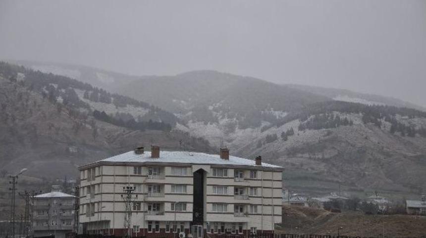 Sincik İl&ccedil;esine Yılın İlk Karı D&uuml;şt&uuml;