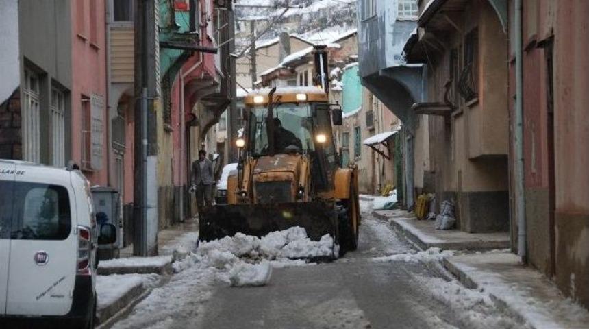 Akşehir&rsquo;de Karla M&uuml;cadele &Ccedil;alışmaları