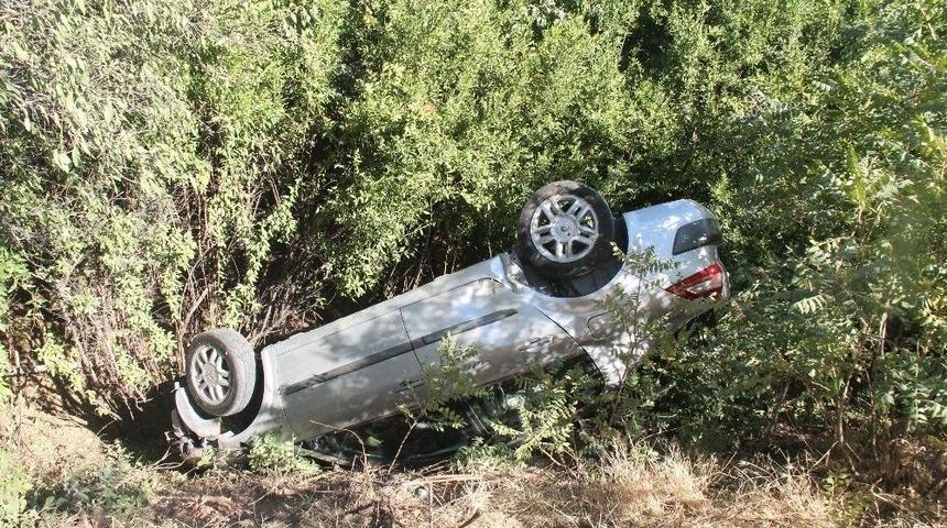 Otomobil Bah&ccedil;eye U&ccedil;tu: 1 Yaralı