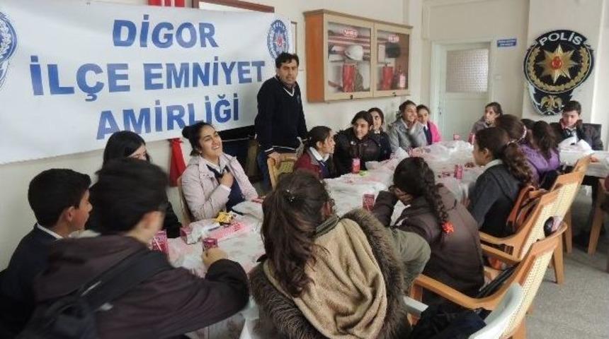 Digor İl&ccedil;e Emniyet Amirliği&rsquo;nden &Ouml;ğrencilere Teog Sınavı &Ouml;ncesi Moral