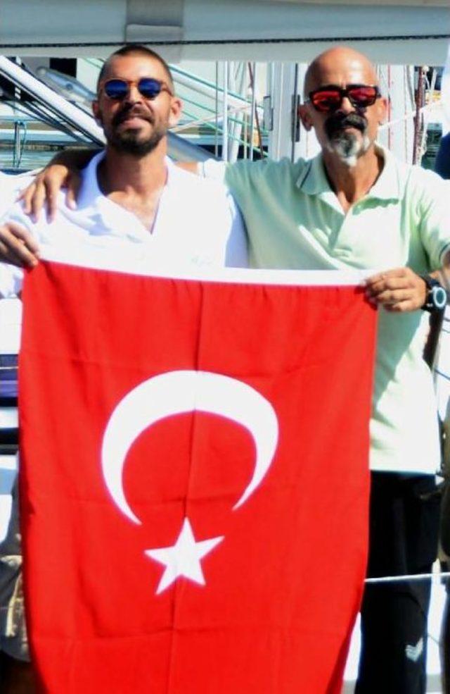 Atlantik'te Türk Bayrağını Dalgalandırmak Için Denize Açıldılar