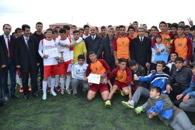 Bingöl’de Liseler Arası Futbol Turnuvası