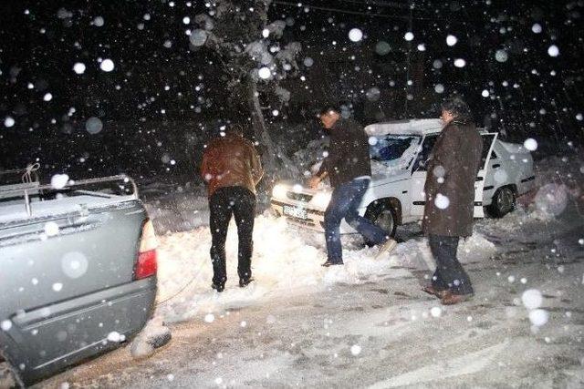Mersin’de Kar Yol Kapattı 1