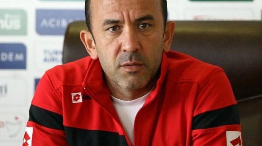 &Ccedil;AYKUR RİZESPOR&rsquo;DA BAŞKANLA &Ouml;ZDİLEK'İN LUALUA G&Ouml;R&Uuml;Ş&Uuml; FARKLI