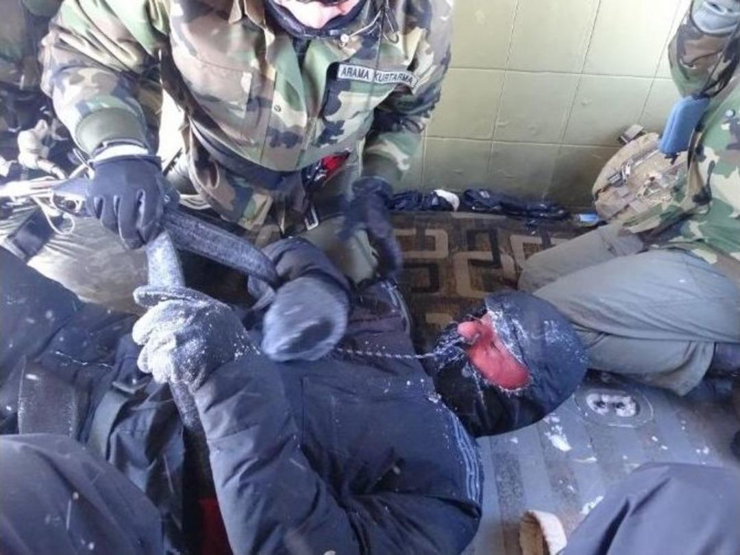 Yaylada Mahsur Kalan Elektrik Şirketi &Ccedil;alışanları Helikopterle Kurtarıldı