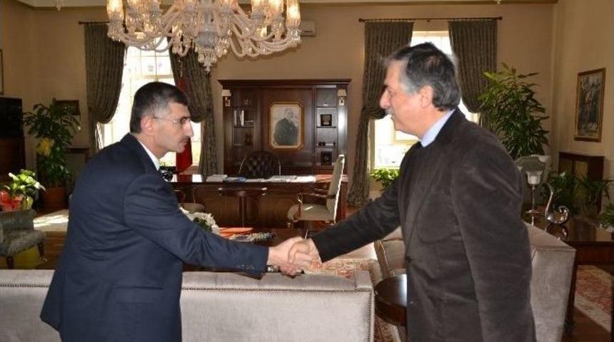 Eğitime Katkı Ve Hizmet Derneği Vali Bektaş&rsquo;ı Ziyaret Etti