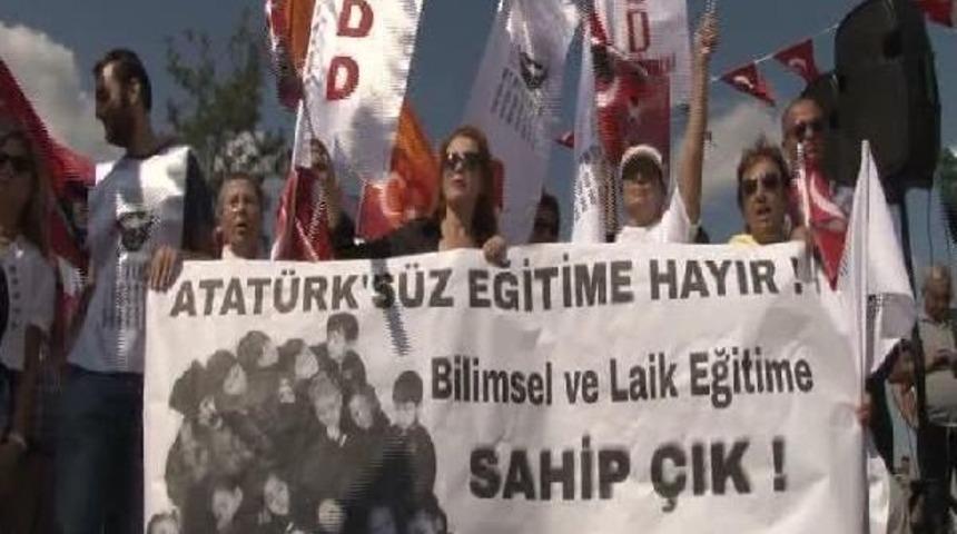 Kadık&ouml;y'de "atat&uuml;rks&uuml;z Eğitime Hayır" Mitingi