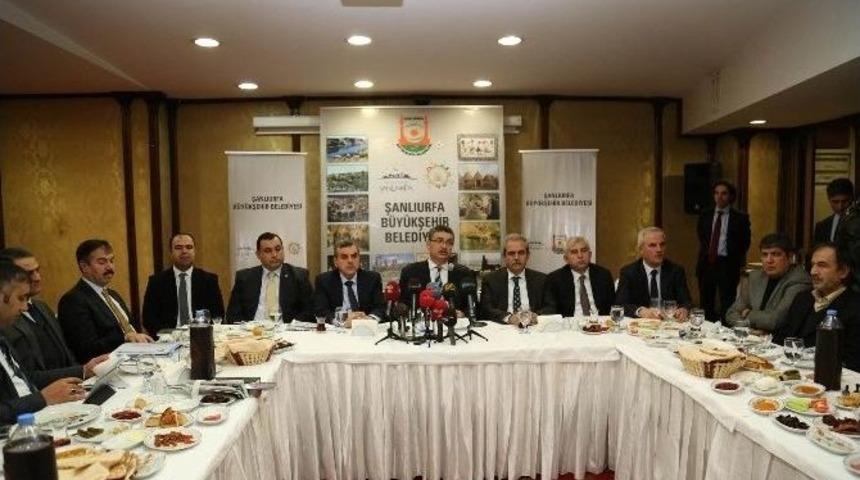 Başkan G&uuml;ven&ccedil; Gazetecilerle Bir Araya Geldi