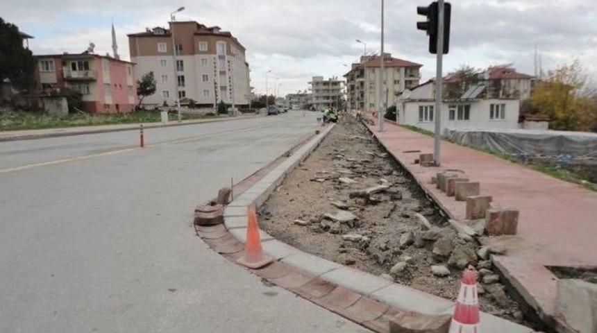 Denizli&rsquo;nin Honaz İl&ccedil;esinde Bisiklet Yolu Yapılıyor