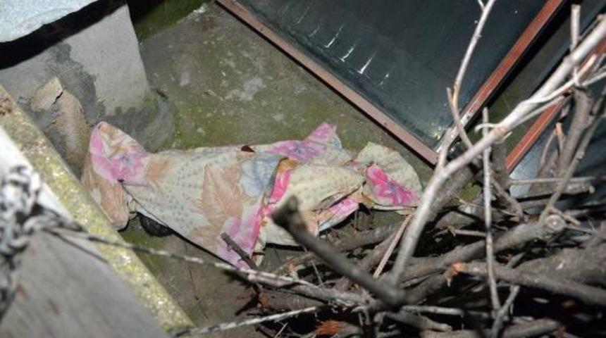 Damda &Ccedil;ıplak Erkek Bebek Cesedi Bulundu