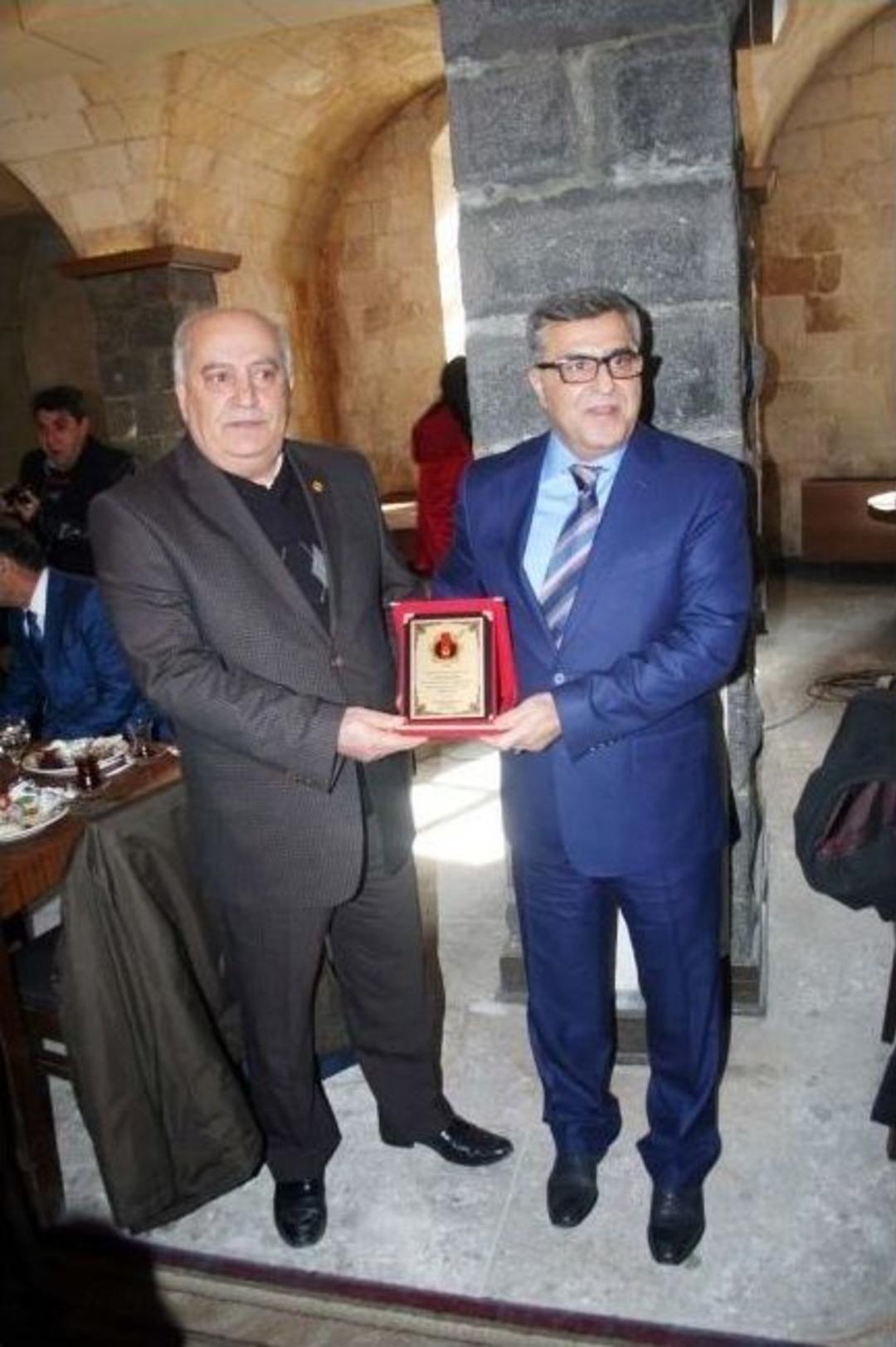 Gabed Gazetecileri &Ouml;d&uuml;llendirdi