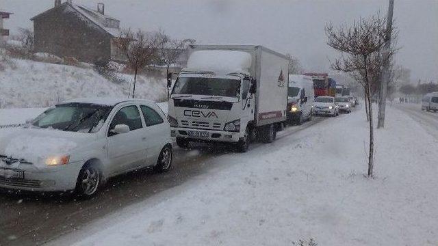 Kar Yozgat’ta Tırlara Geçit Vermedi