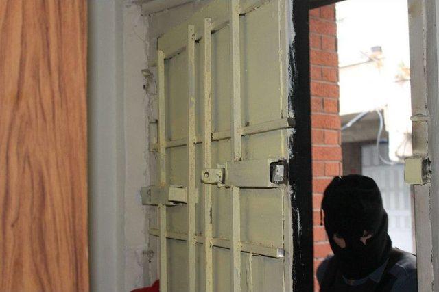 Okmeydanı&rsquo;nda Dhkp-c Operasyonu: 10 G&ouml;zaltı 2