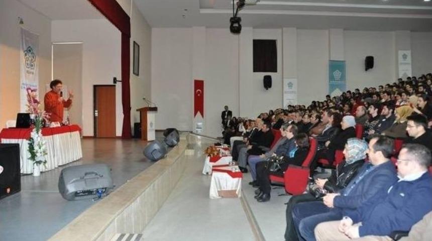 D&uuml;nyaca &Uuml;nl&uuml; T&uuml;rk Restorancı &Ouml;zer Ne&uuml;&rsquo;de Konferans Verdi