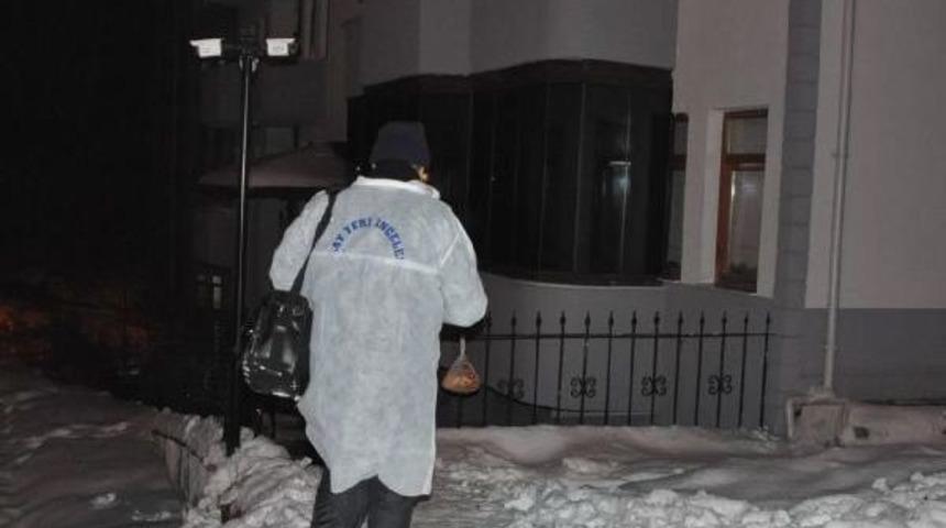 Gazi Banyoda &Ouml;l&uuml; Bulundu