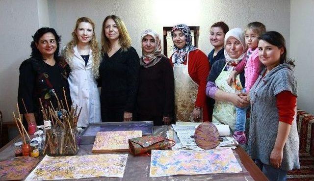Kadınlardan Ebru Sanatına Büyük İlgi