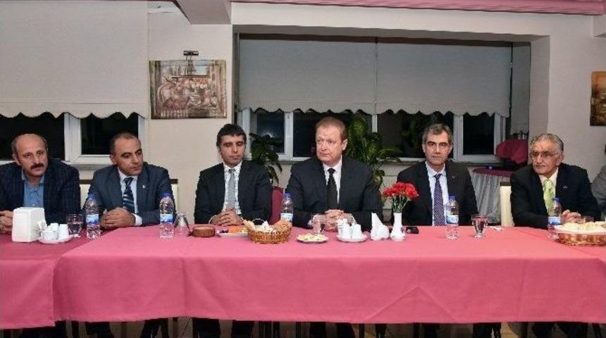 G&uuml;m&uuml;şhane Valisi Y&uuml;cel Yavuz, Gazeteciler G&uuml;n&uuml;nde Gazetecilerle Buluştu