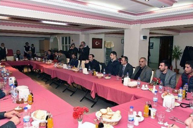 G&uuml;m&uuml;şhane Valisi Y&uuml;cel Yavuz, Gazeteciler G&uuml;n&uuml;nde Gazetecilerle Buluştu 3