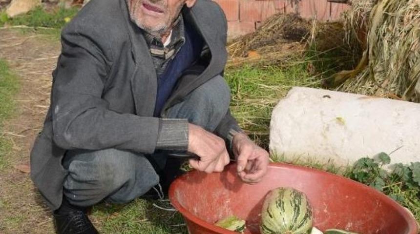 LASTİKLİ AYAKKABILI RECEP AMCA, 'YAŞLILIK AYLIĞI' ALIYOR