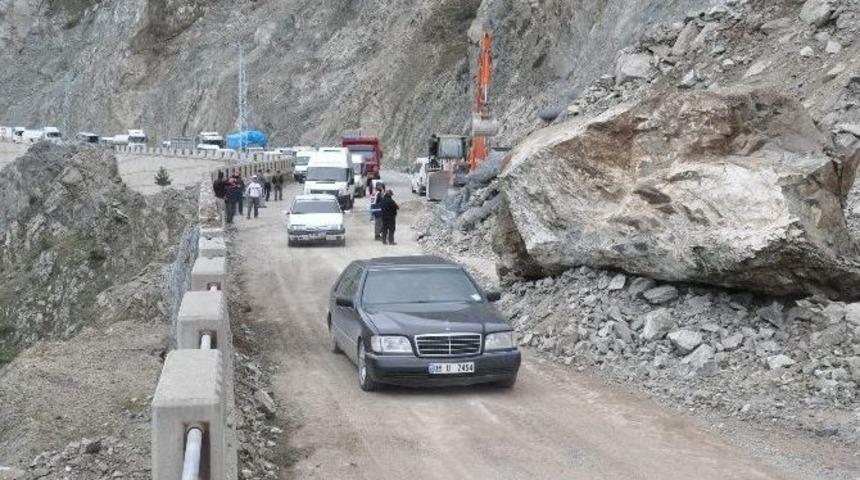 Artvin-erzurum Karayolunda Heyelan