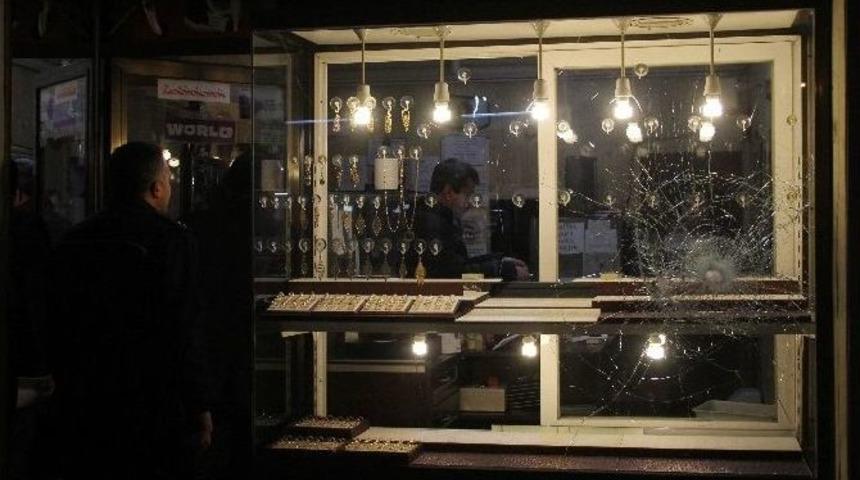 Polisin Uyarısını Dinledi, Soyulmaktan Kurtuldu