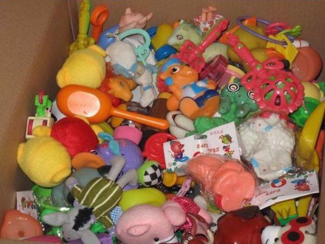 İZMİR DEN SAVAŞ MAĞDURU &Ccedil;OCUKLARA OYUNCAK 1