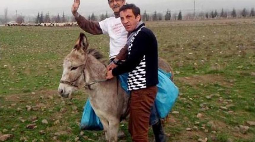 Eşek Sırtında Organ Bağışını Anlatıyor