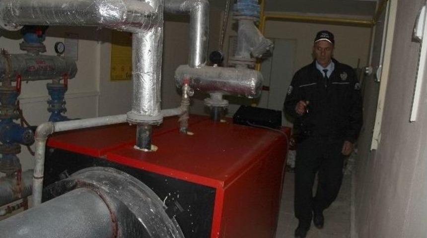 Polis Apartmanda Hırsız Aradı