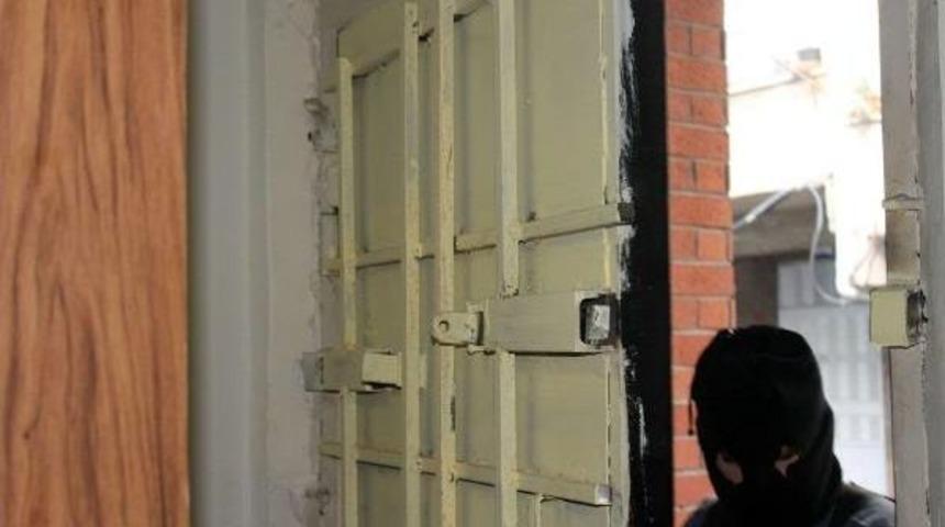 İstanbul'da Ter&ouml;r Operasyonu: 10 G&ouml;zaltı