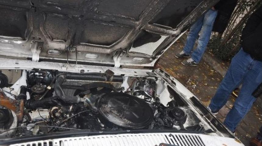 Yakıt Aldıktan Kısa Bir S&uuml;re Sonra Otomobil Alev Aldı