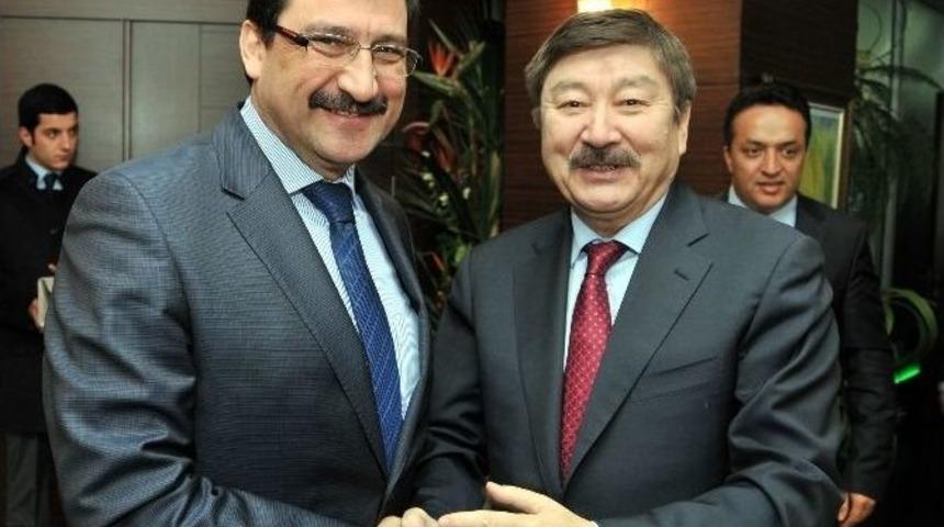 T&uuml;rksoy Genel Sekreteri&rsquo;nden Başkan Ak&rsquo;a Ziyaret