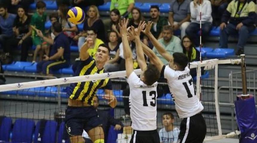 Fenerbah&ccedil;e, Efeler Ligi'ne Derbi Galibiyetiyle Başladı