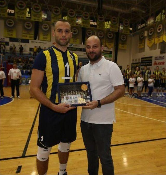 Fenerbahçe, Efeler Ligi'ne Derbi Galibiyetiyle Başladı