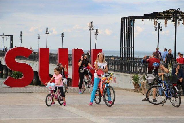 Süslü Kadınlar Bisikletleriyle Turladı