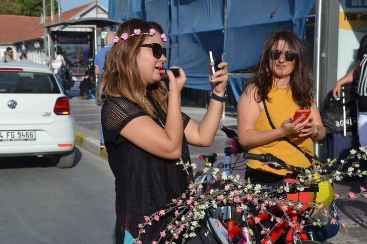 Caddeler Egzoz Yerine Parfüm Koktu G1