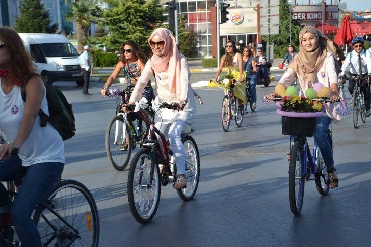 Caddeler Egzoz Yerine Parfüm Koktu G2