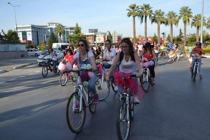 Caddeler Egzoz Yerine Parfüm Koktu G3