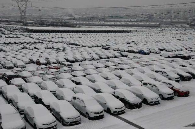 Kar Altındaki Araçlar Ihracatı Bekliyor