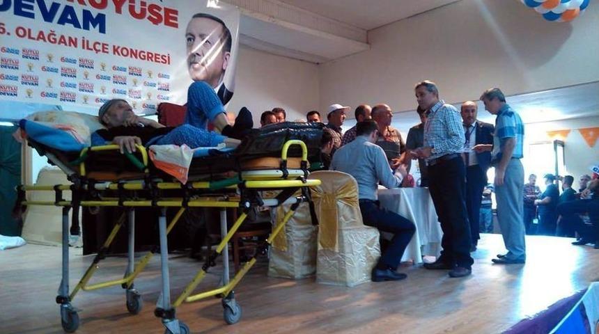 96 Yaşındaki Yaşlı Adam Sedye İle Oyunu Kullandı